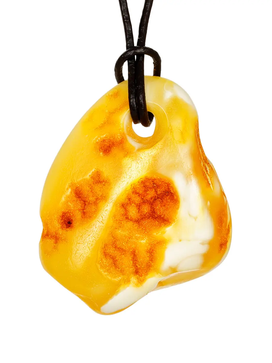 картинка Янтарный кулон медового цвета с белыми вкраплениями в онлайн магазине