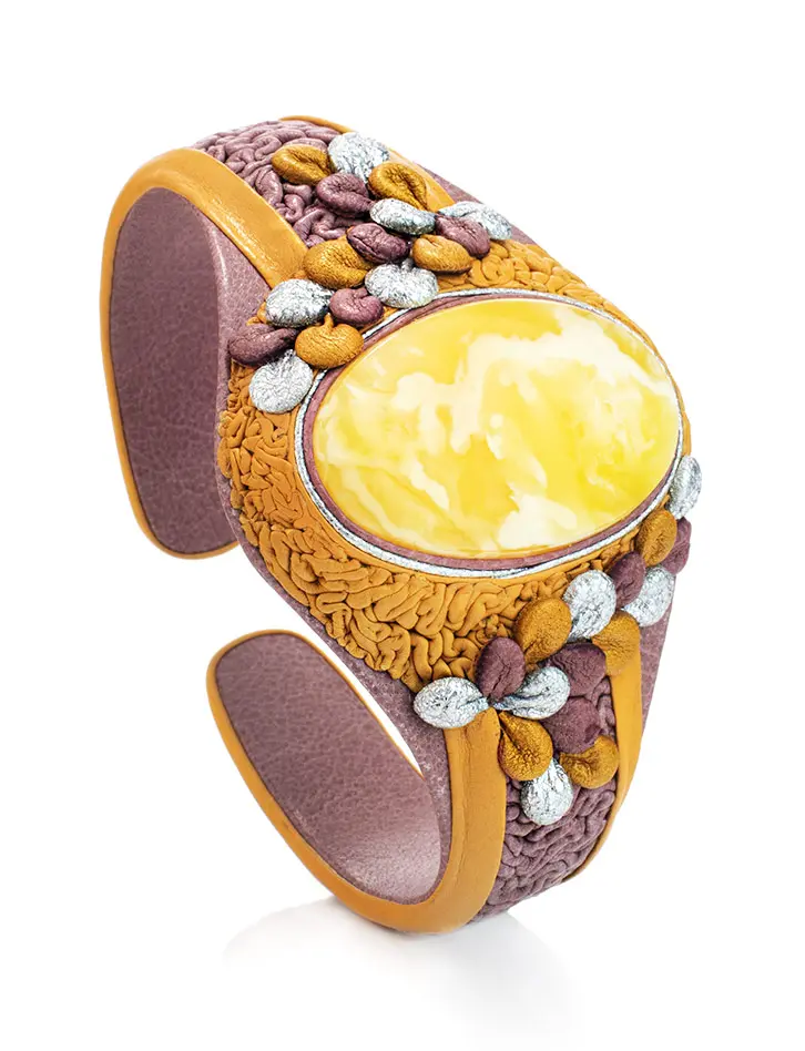 картинка Эффектный браслет-манжета из натуральной кожи с пейзажным янтарём «Нефертити» в онлайн магазине