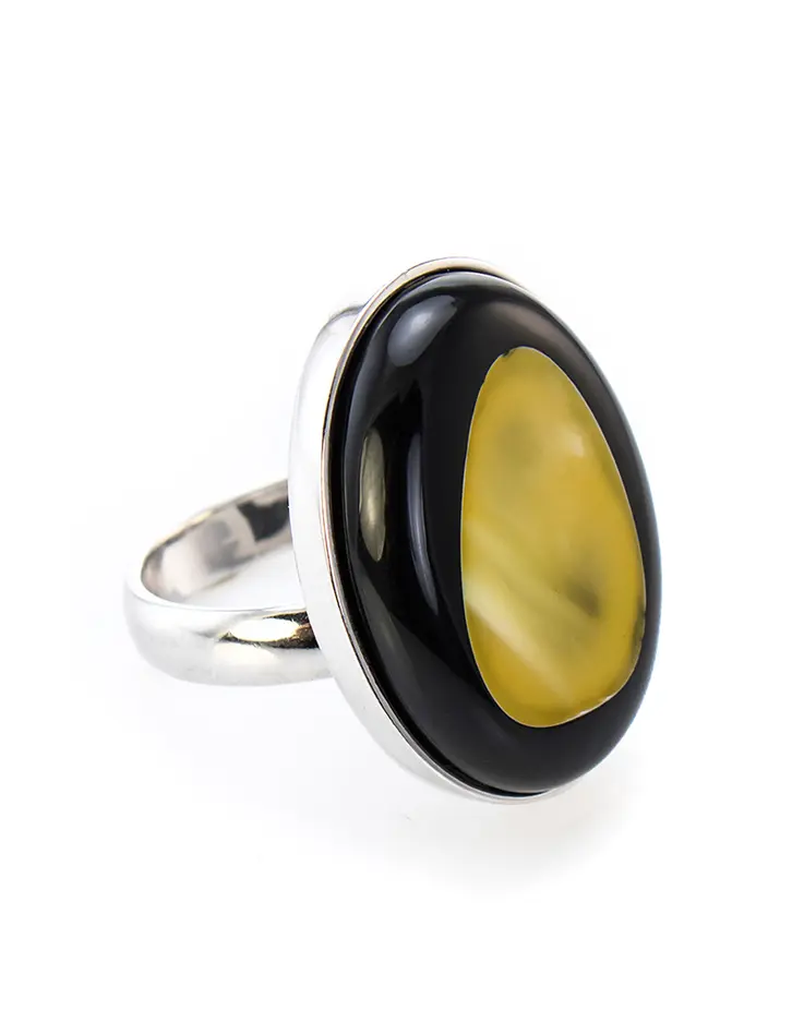 картинка Оригинальное кольцо из серебра, натурального янтаря и смолы «Пантера» в онлайн магазине