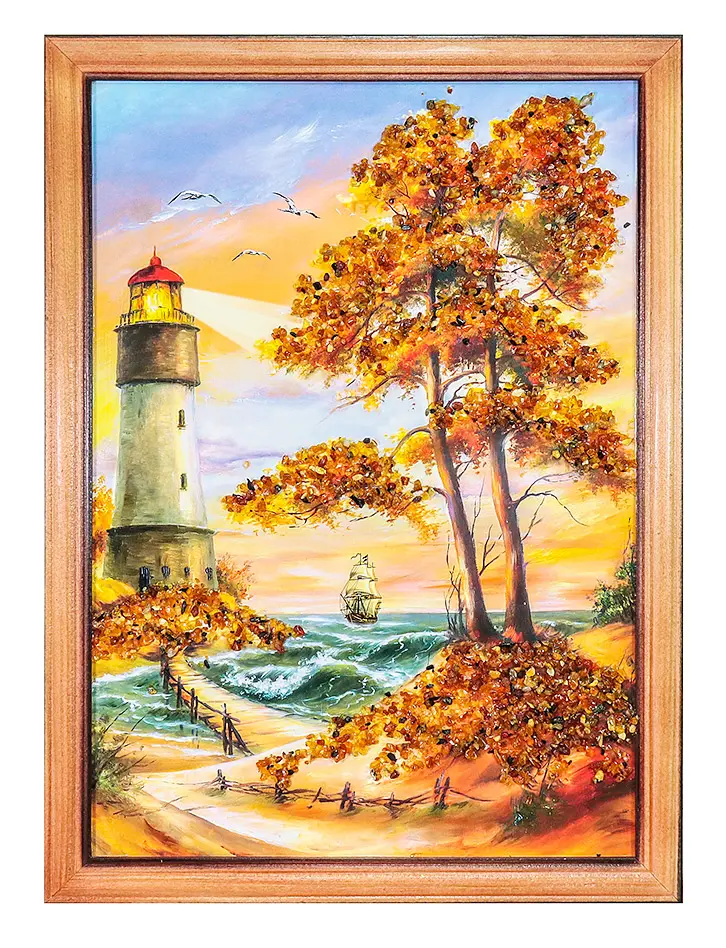 картинка Вертикальный морской пейзаж, украшенный янтарём «Ведомый маяком» 33 см (В) х 23 см (Ш) в онлайн магазине