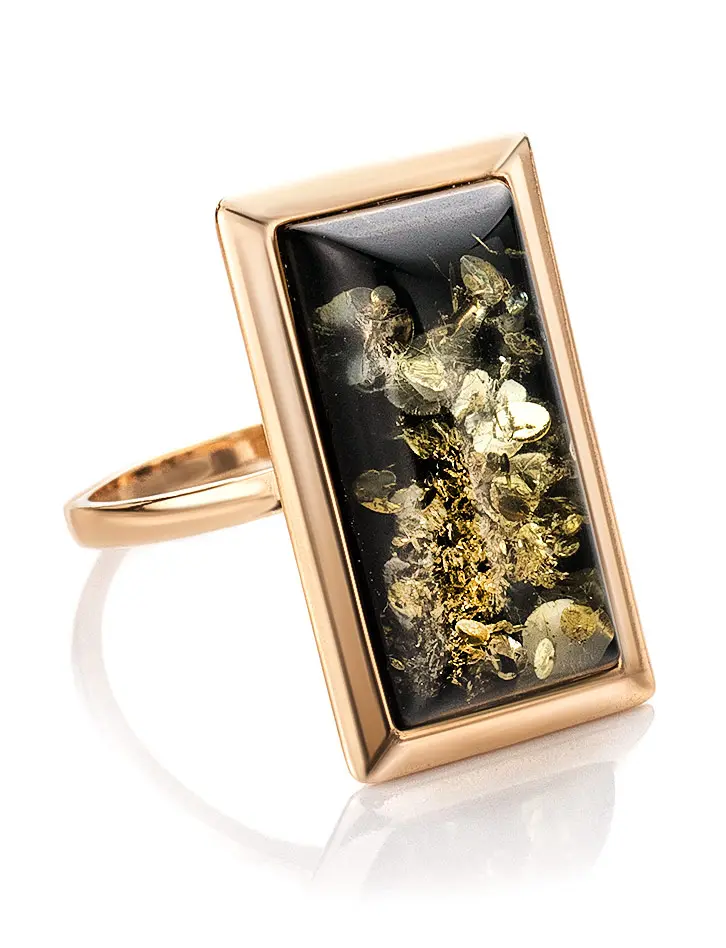 картинка Геометрическое кольцо из позолоченного серебра с натуральным зелёным янтарём «Челси» в онлайн магазине