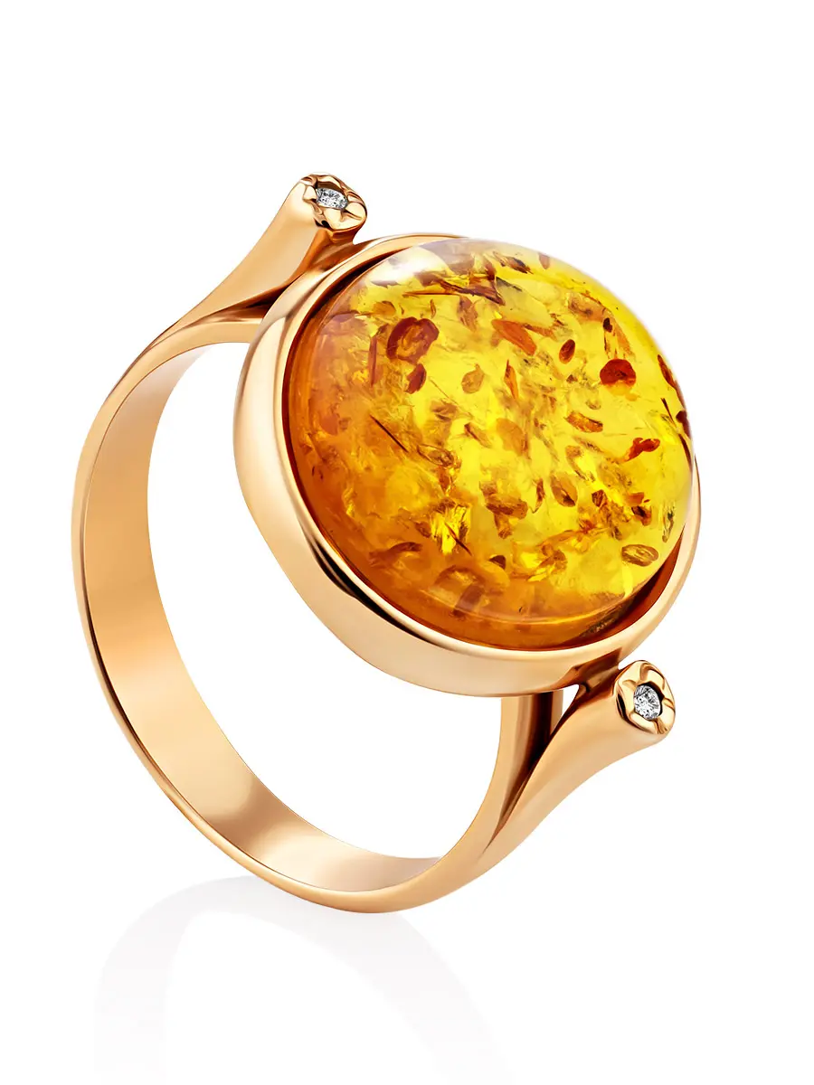 картинка Яркое кольцо из позолоченного серебра и натурального янтаря «Фемида» в онлайн магазине
