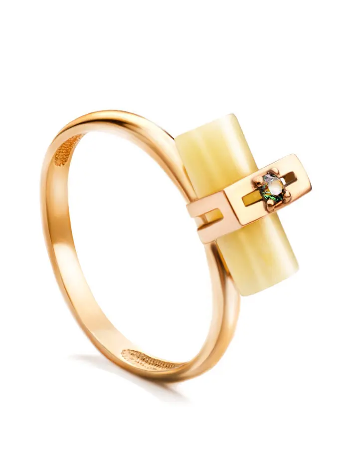 картинка Оригинальное золотое кольцо «Скандинавия» с медовым янтарём и фианитом в онлайн магазине