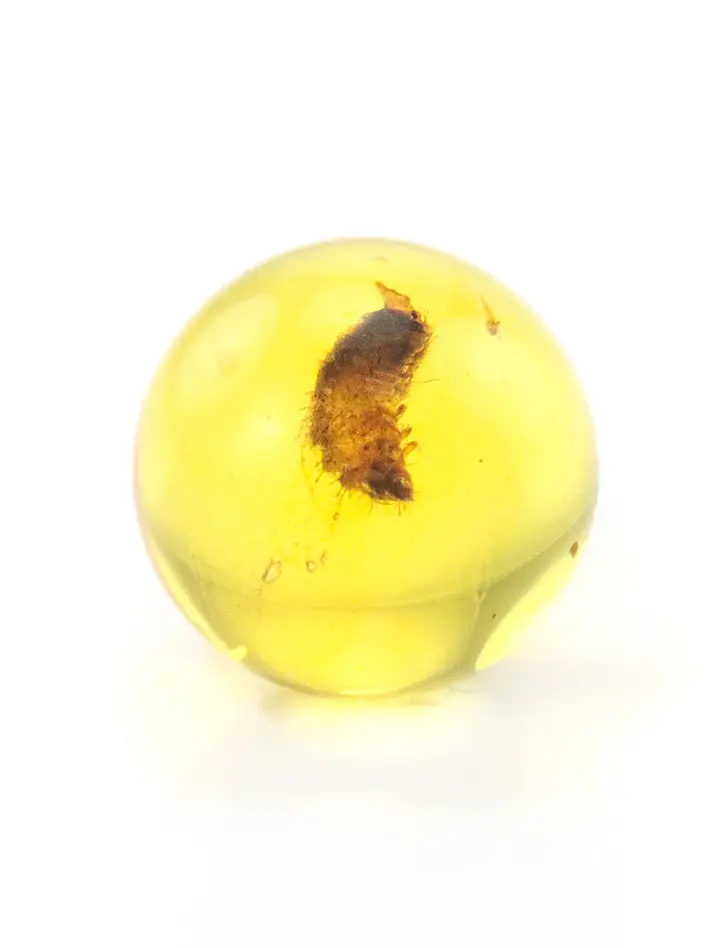 картинка Сувенир-шарик из прозрачного лимонного янтаря с небольшим инклюзом в онлайн магазине