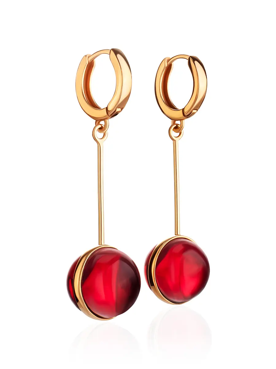 картинка Стильные серьги «Сорбонна» из красного янтаря и позолоченного серебра в онлайн магазине