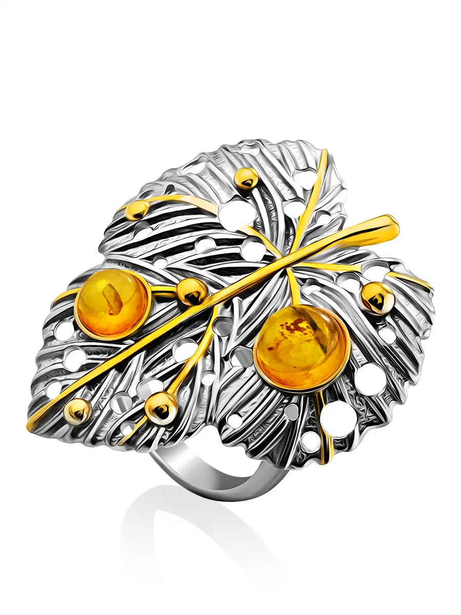 картинка Крупное эффектное кольцо «Листочек» из серебра с позолотой и натурального янтаря в онлайн магазине
