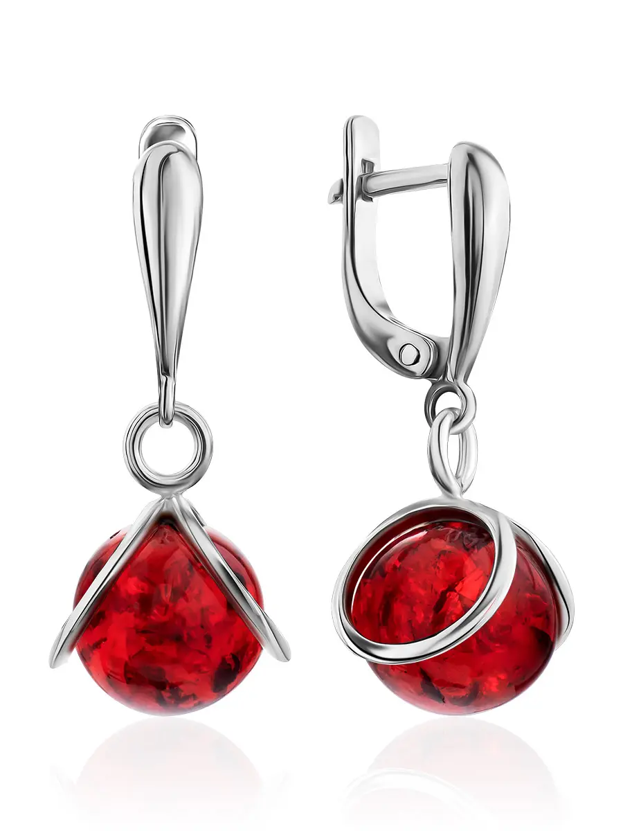 картинка Красивые серебряные серьги с ярко-красными янтарными бусинами «Валенсия» в онлайн магазине