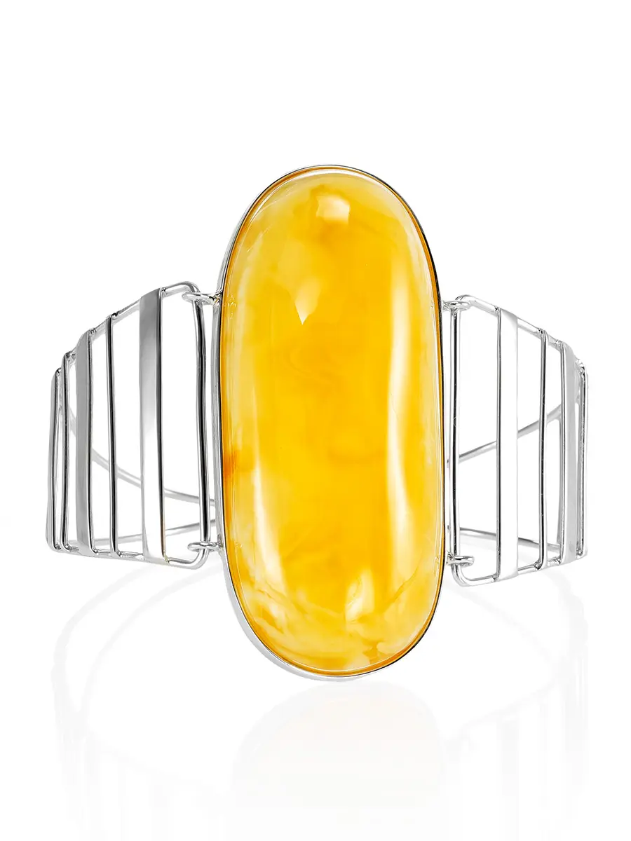 картинка Роскошный браслет из серебра с крупным натуральным янтарем медового цвета «Глянец» в онлайн магазине