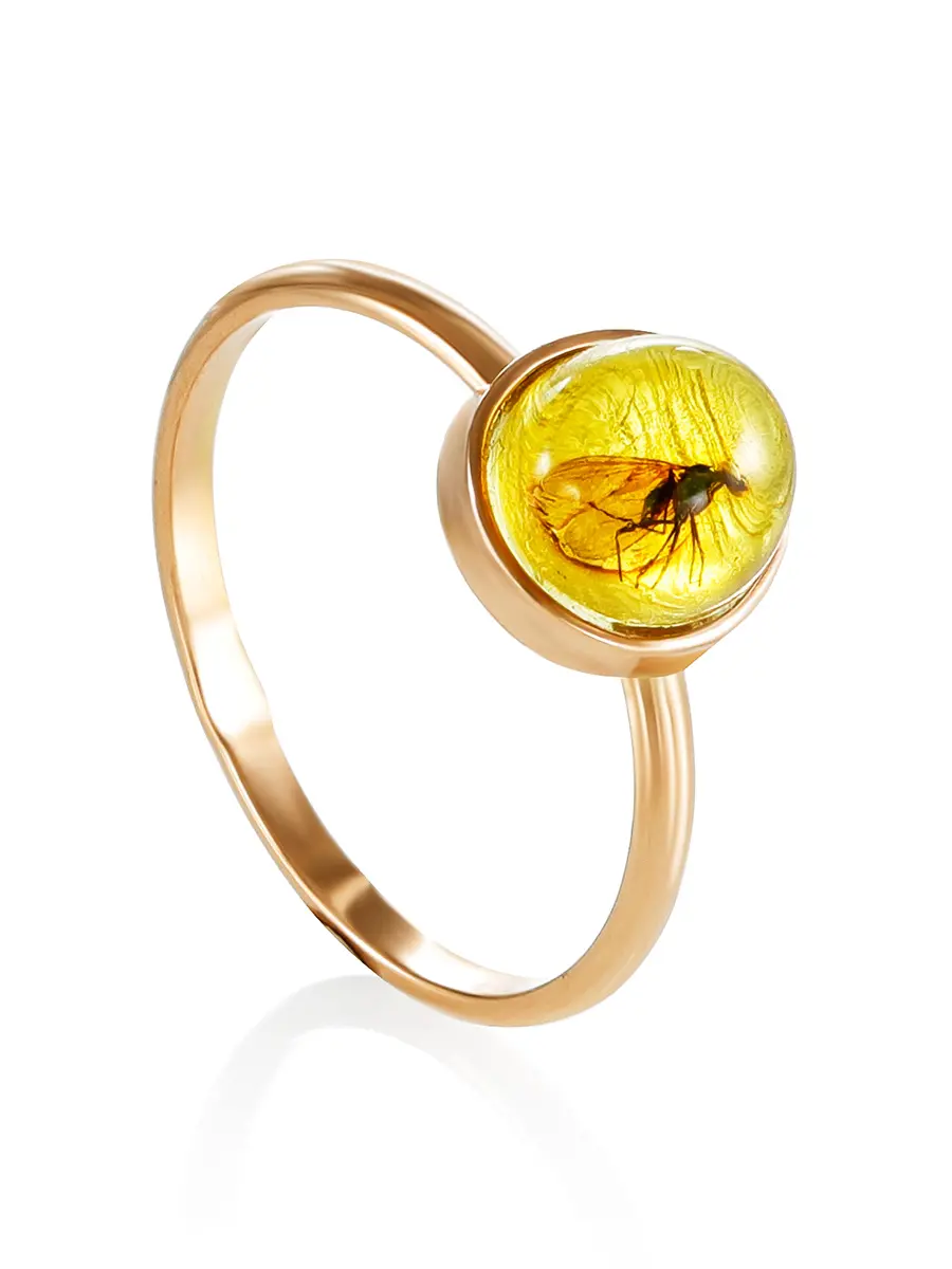 картинка Изящное золотое кольцо «Клио», украшенное лимонным янтарём с инклюзом насекомого в онлайн магазине
