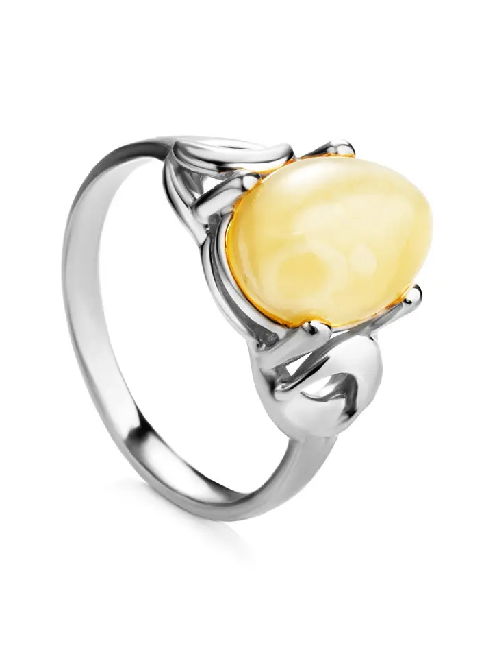 картинка ккольцо с натуральным янтарем молочно-медового цвета «Пруссия» в онлайн магазине