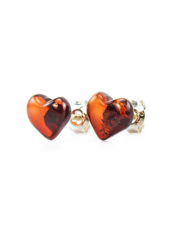 картинка Миниатюрные серьги-гвоздики из насыщенного вишнёвого янтаря с серебром «Сердечки» в онлайн магазине