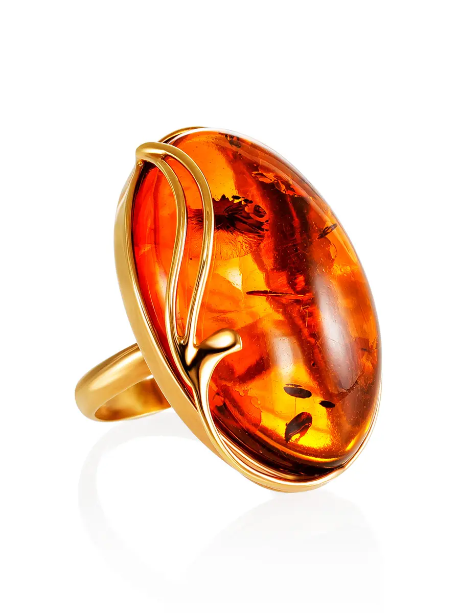 картинка Крупное коктейльное кольцо «Маньяна» из позолоченного серебра и коньячного янтаря в онлайн магазине