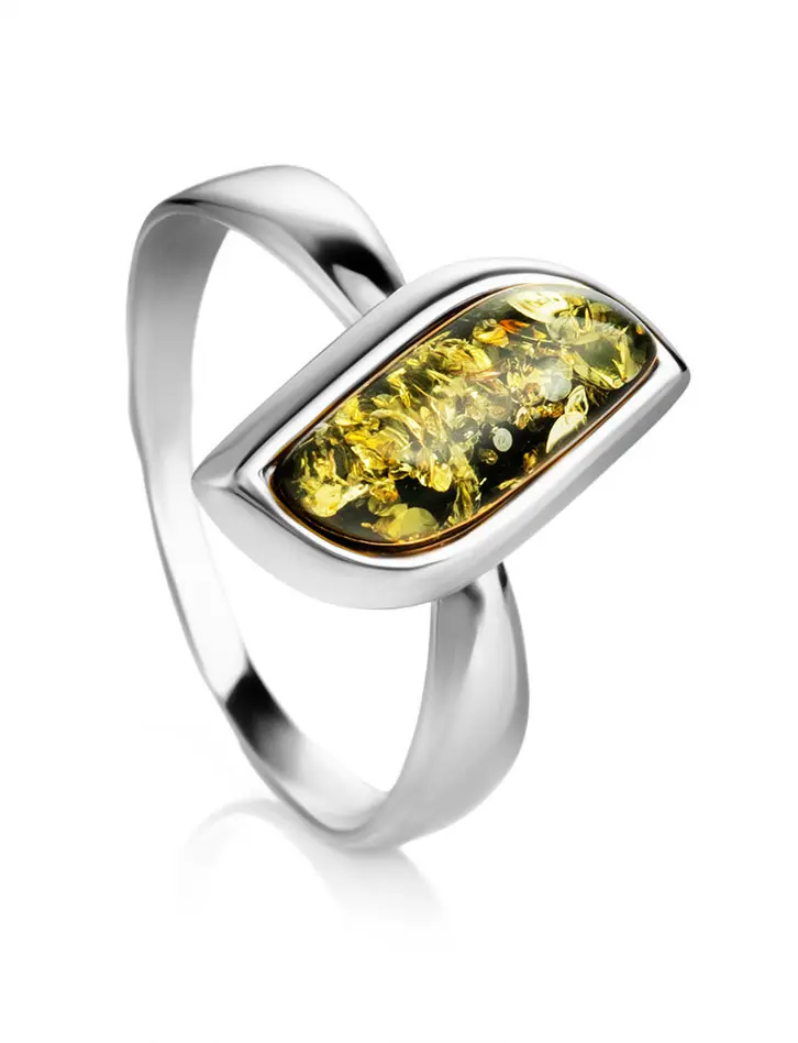 картинка Изящное серебряное кольцо с натуральным зелёным балтийским янтарём «Тильда» в онлайн магазине