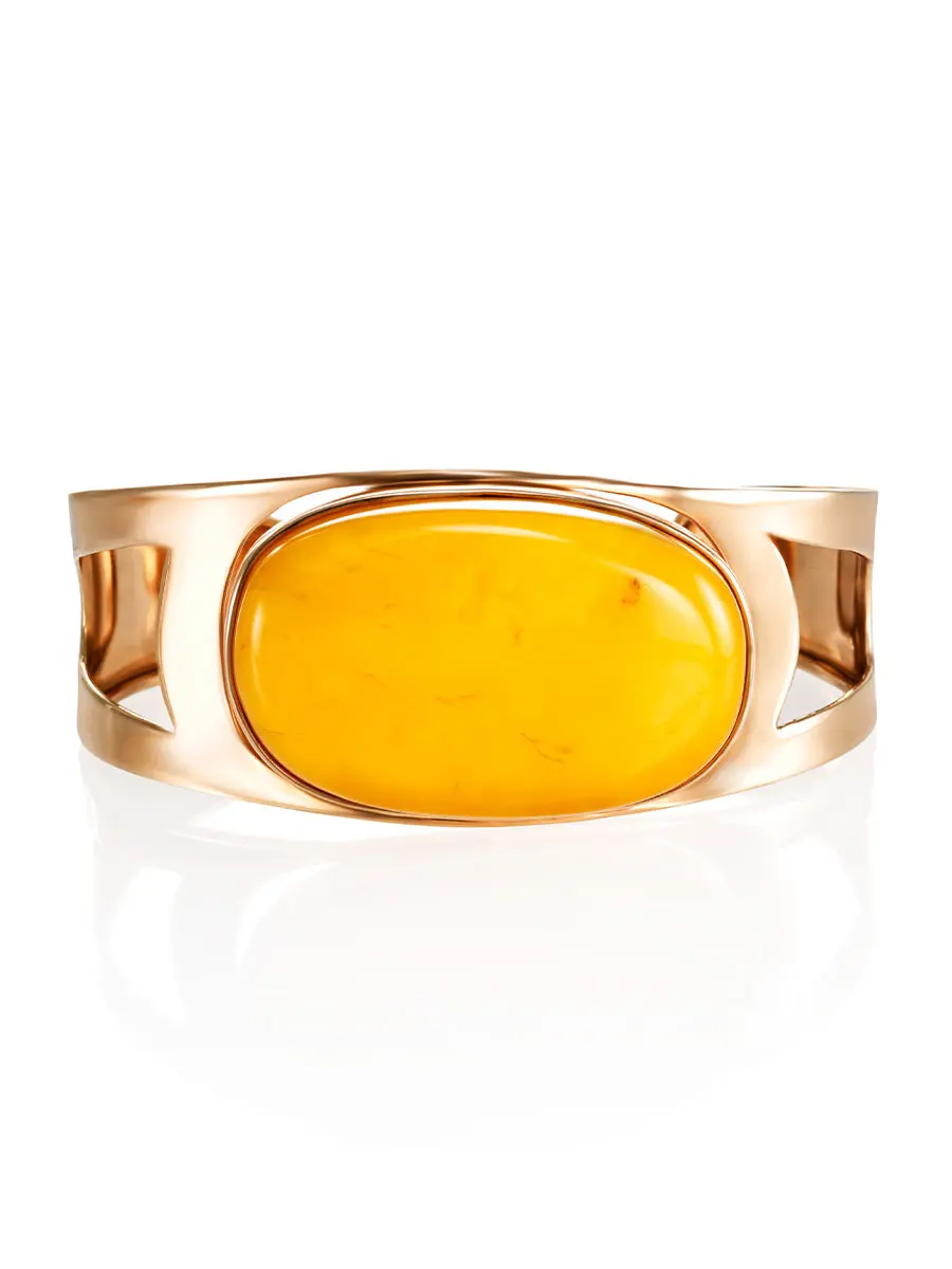 картинка Потрясающий браслет-кафф из позолоченного серебра с цельным медовым янтарём в онлайн магазине