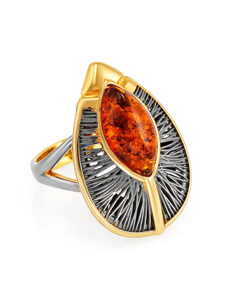 картинка Стильное кольцо из серебра и натурального янтаря коньячного цвета «Терция» в онлайн магазине