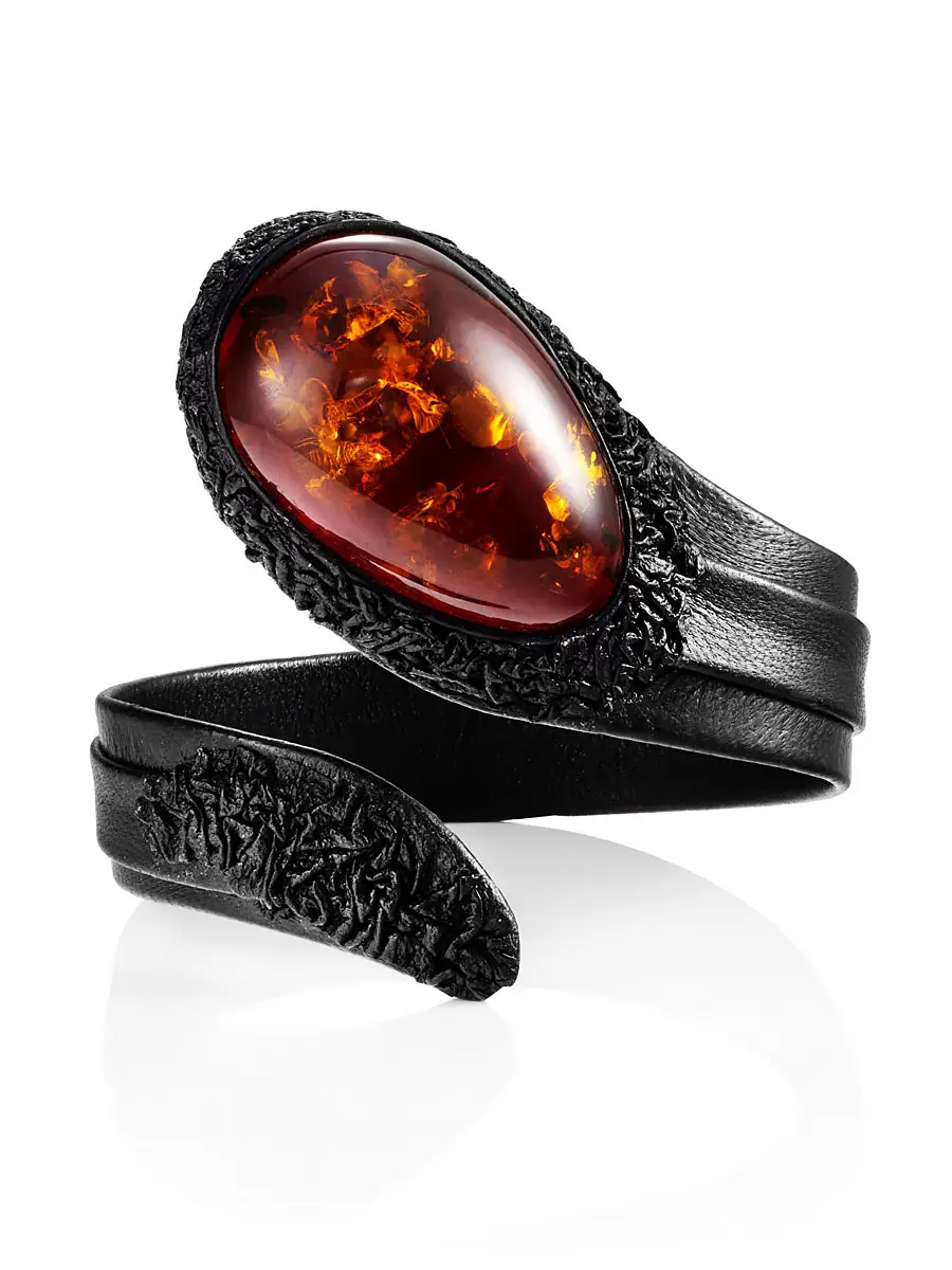 картинка Браслет «Змейка» из кожи с вишнёвым янтарём в онлайн магазине