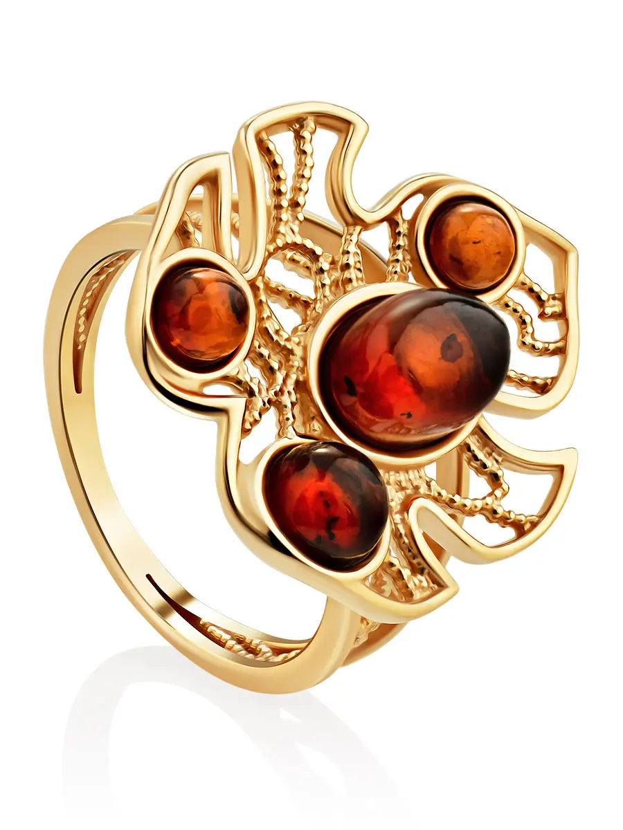 картинка Изящное кольцо из позолоченного серебра и янтаря коньячного цвета «Листочек» в онлайн магазине