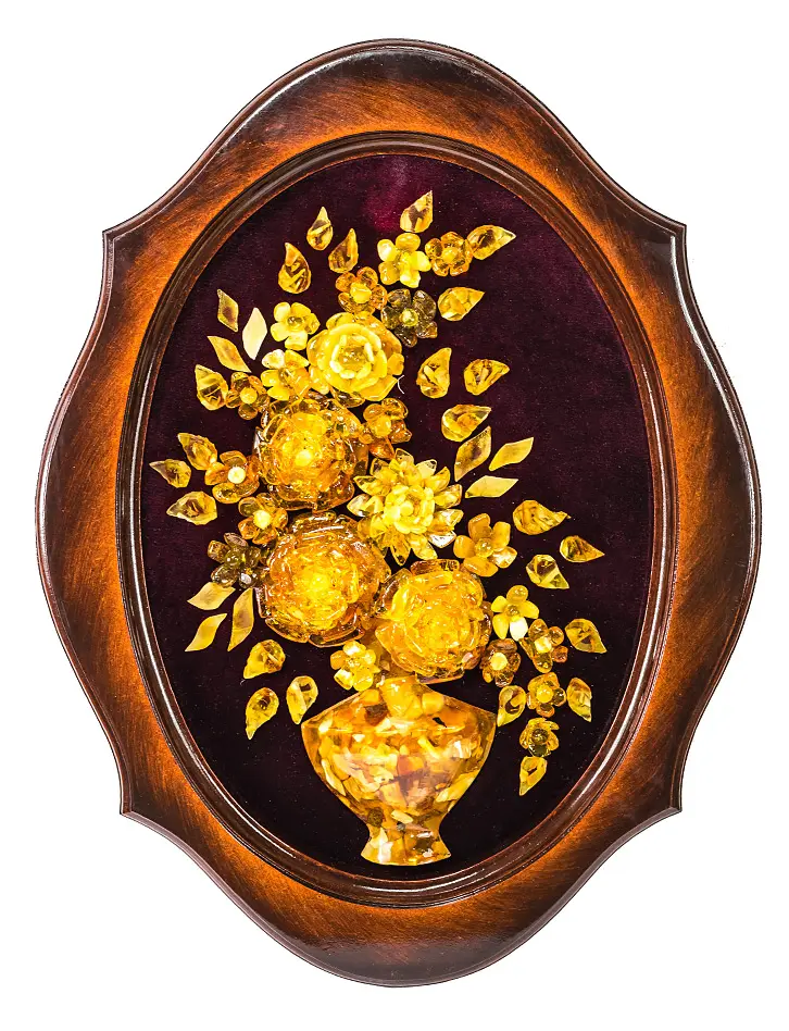 картинка Панно из натурального янтаря на вишнёвом бархате «Цветы в вазе» овальное 42х32 см в онлайн магазине