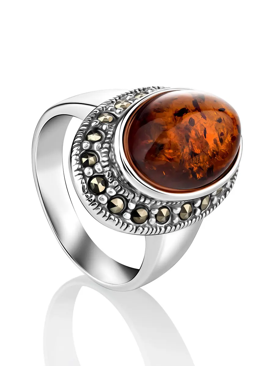 картинка Крупное эффектное кольцо из серебра с марказитами и янтарём «Эйфория» в онлайн магазине