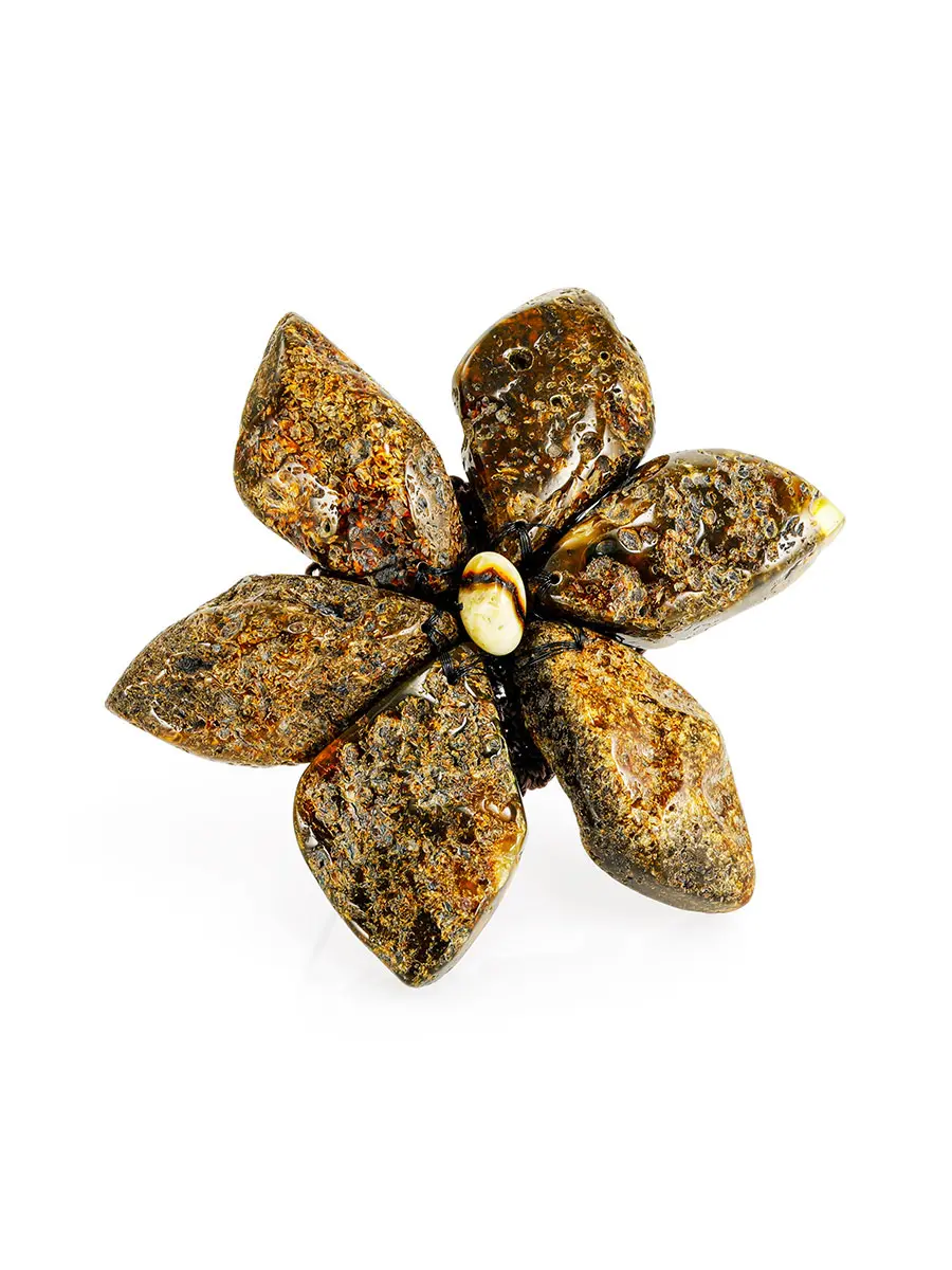 картинка Стильная брошь-цветок из натурального тёмного янтаря с полупрозрачной текстурой «Помпеи» в онлайн магазине