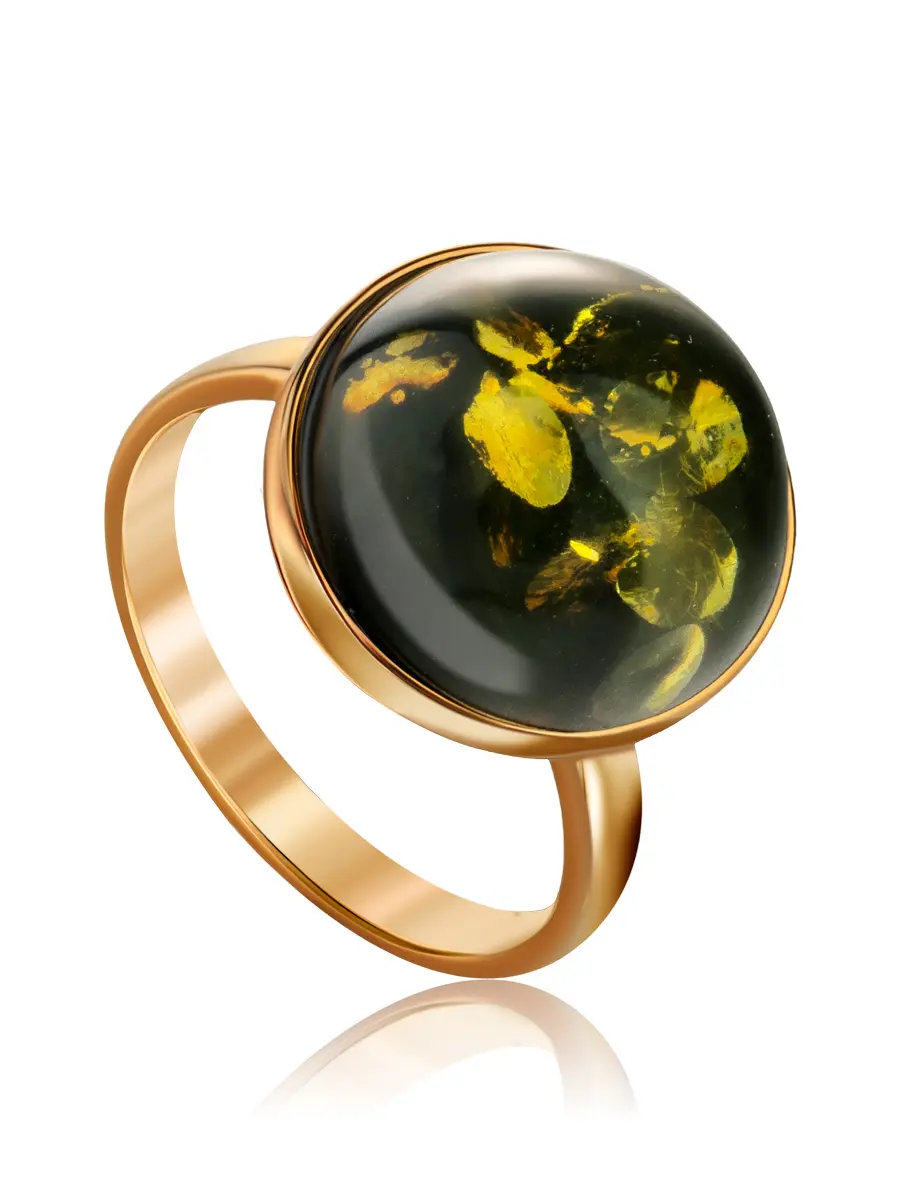 картинка Яркое красивое кольцо из искрящегося зелёного янтаря в золочённом серебре «Сорбонна» в онлайн магазине