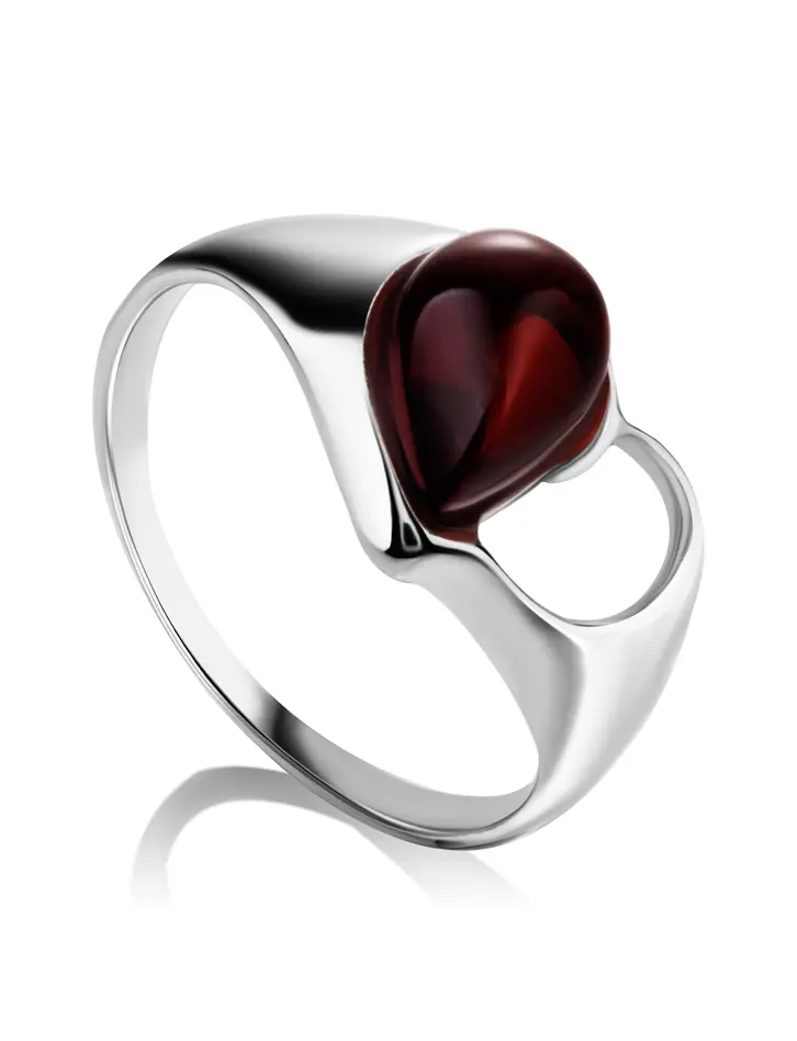 картинка Кольцо в романтическом дизайне из серебра и вишнёвого янтаря «Эвридика» в онлайн магазине