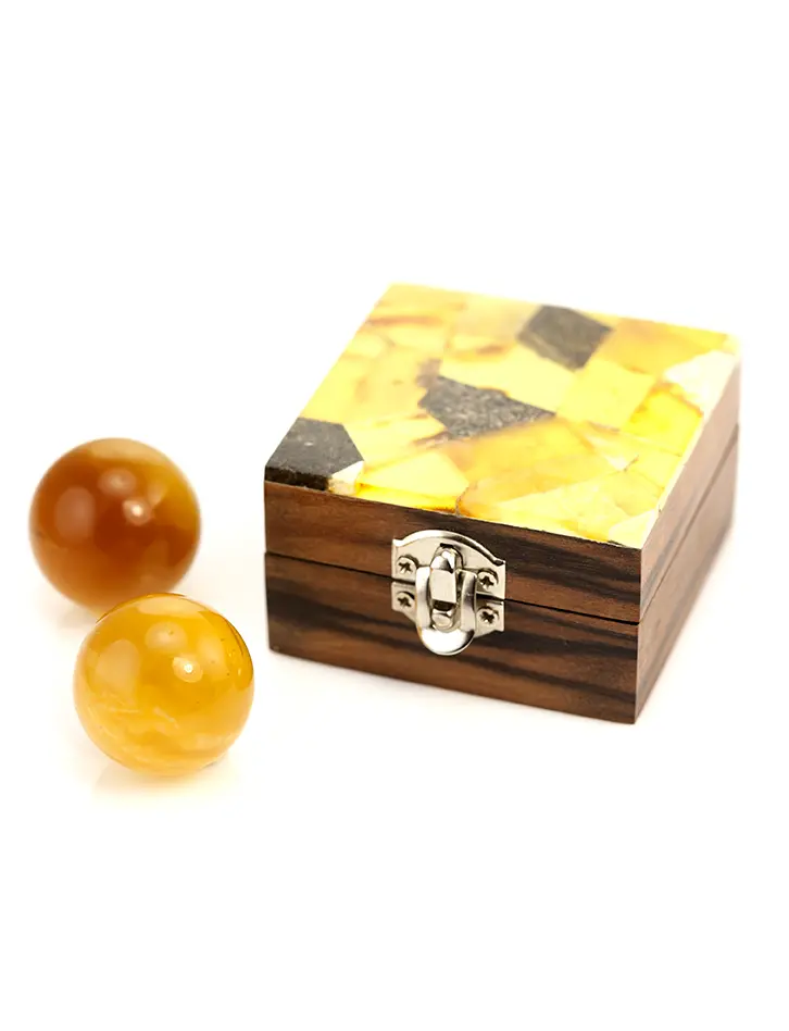 картинка Набор янтарных шаров для медитации в шкатулке из дерева тинео, инкрустированной янтарной мозаикой в онлайн магазине