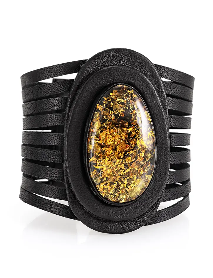 картинка Эффектный кожаный браслет со вставкой из цельного балтийского янтаря «Амазонка» в онлайн магазине