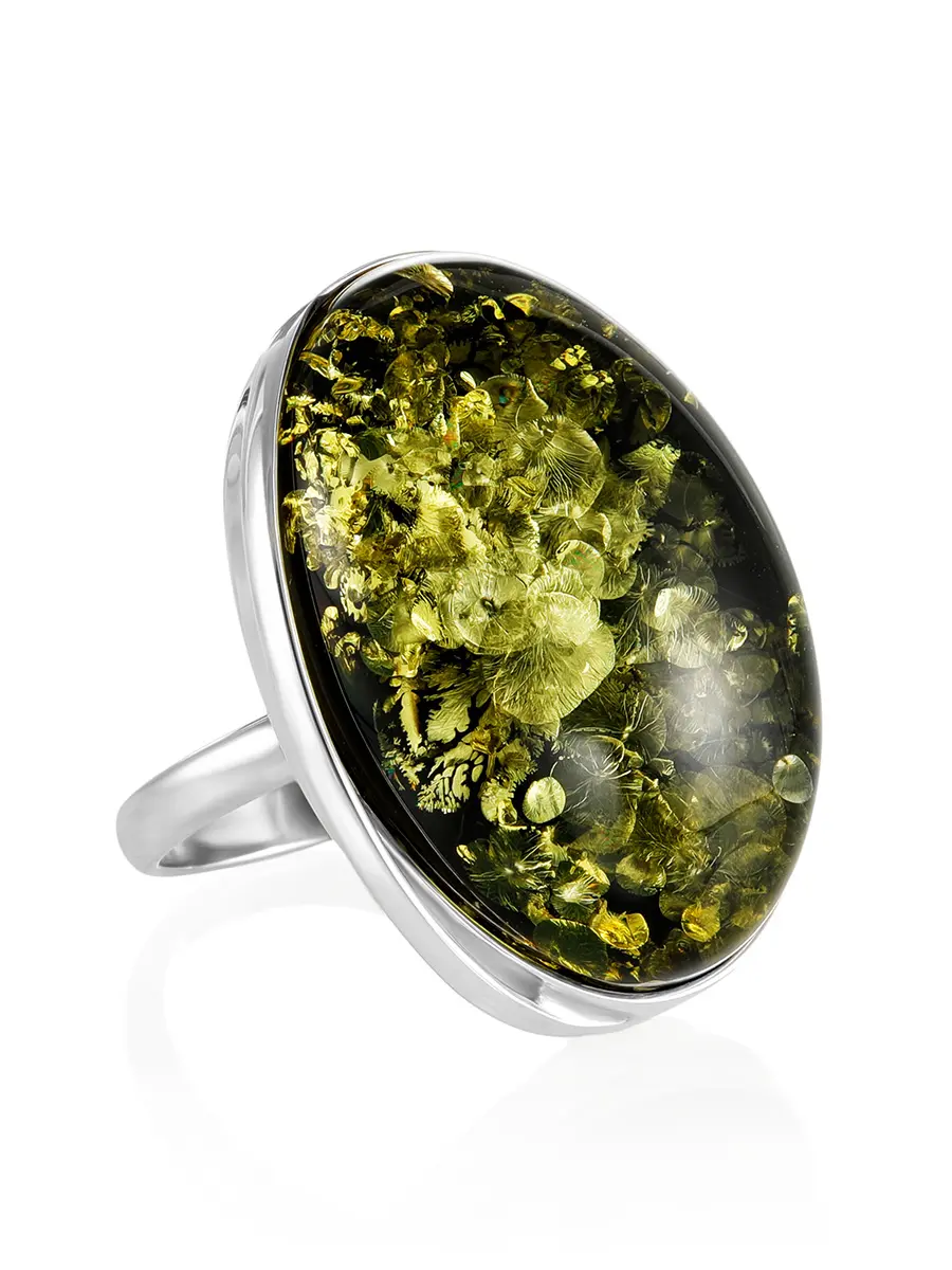 картинка Стильное кольцо с натуральным цельным янтарём зелёного цвета «Глянец» в онлайн магазине