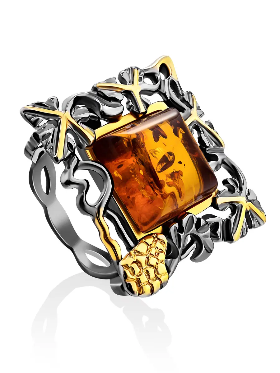 картинка Роскошное ажурное кольцо из серебра с чернением и золочением и янтаря «Лиора» в онлайн магазине