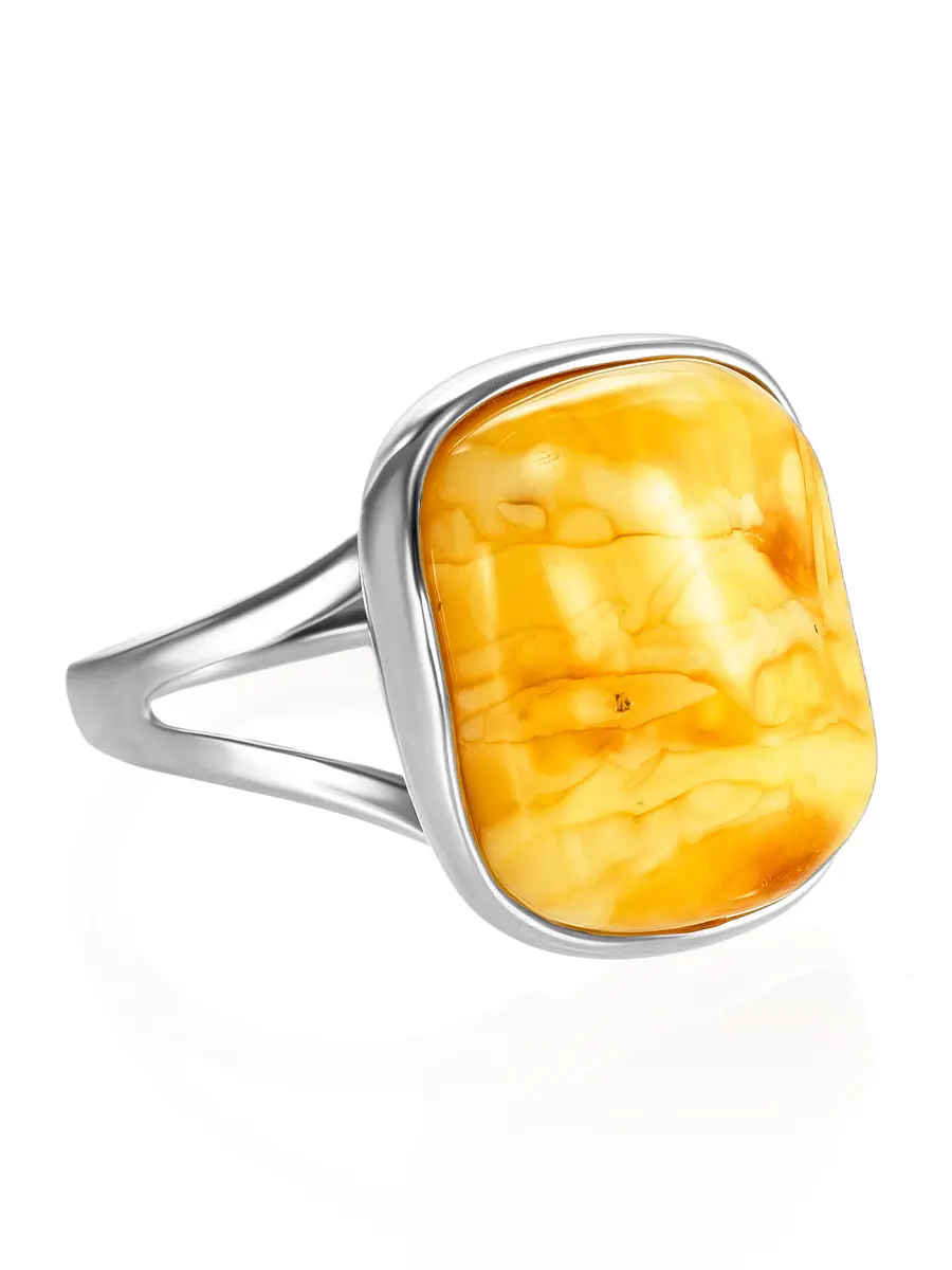 картинка Эффектное кольцо с крупной вставкой из натурального янтаря в онлайн магазине