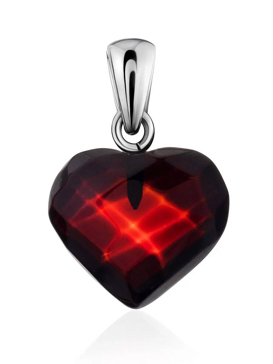 картинка Кулон из натурального вишнёвого янтаря «Сердце гранёное» в онлайн магазине