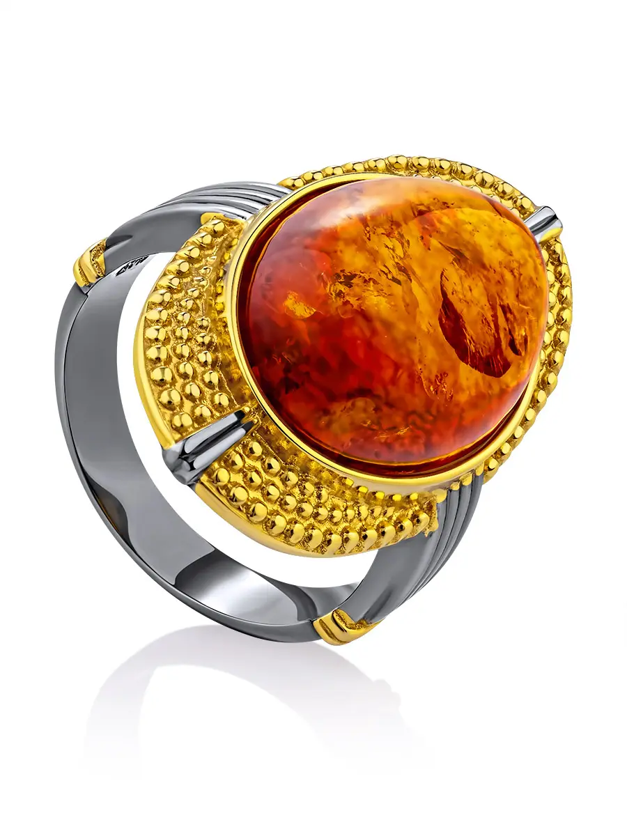 картинка Коктейльное кольцо «Мойра» из натурального янтаря коньячного цвета в онлайн магазине