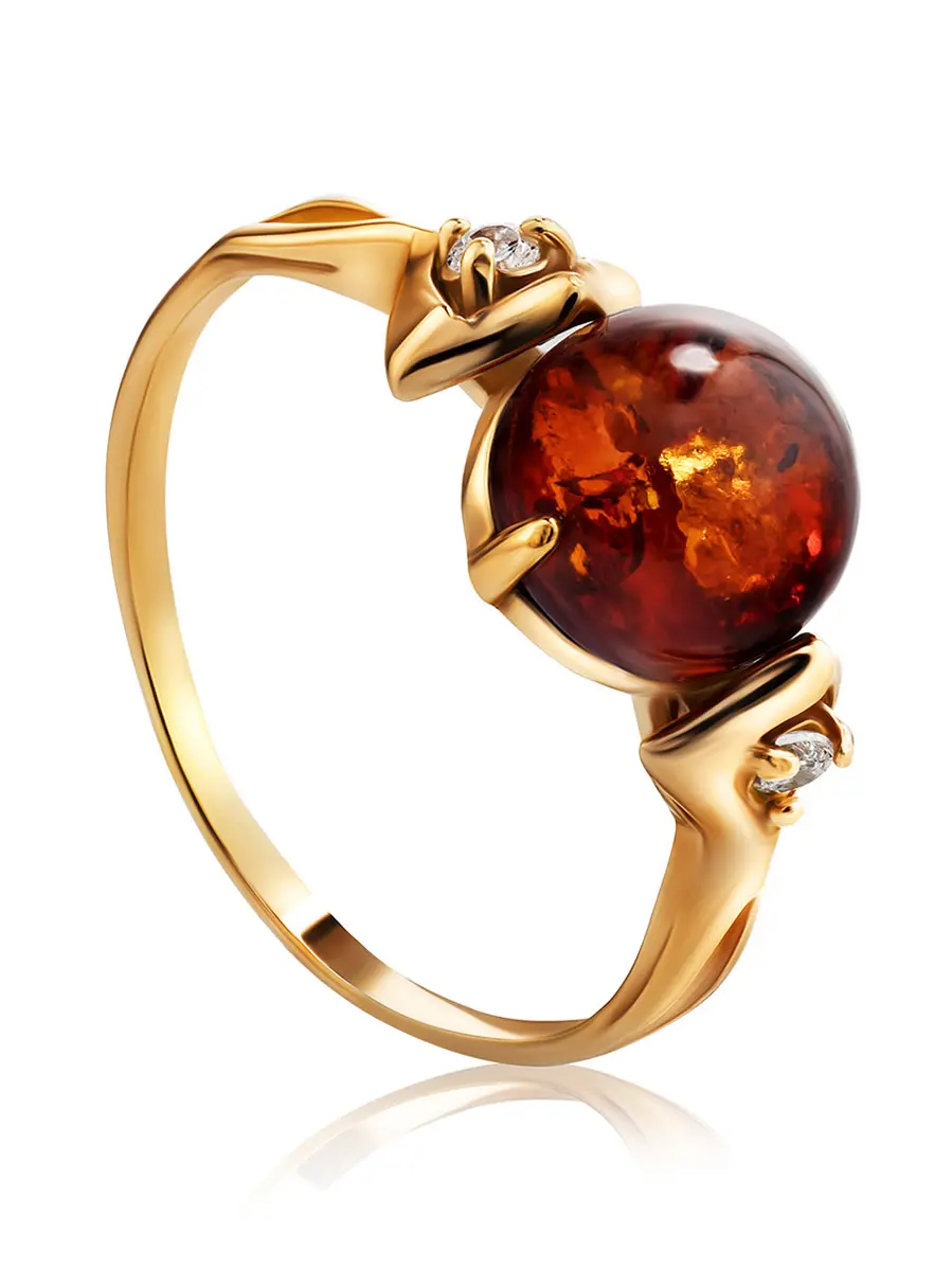 картинка Изящное кольцо с позолотой, украшенное янтарём и фианитами «Самбия» в онлайн магазине