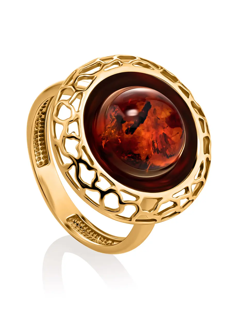 картинка Красивое нарядное кольцо из серебра в позолоте с коньячным янтарём «Венера» в онлайн магазине