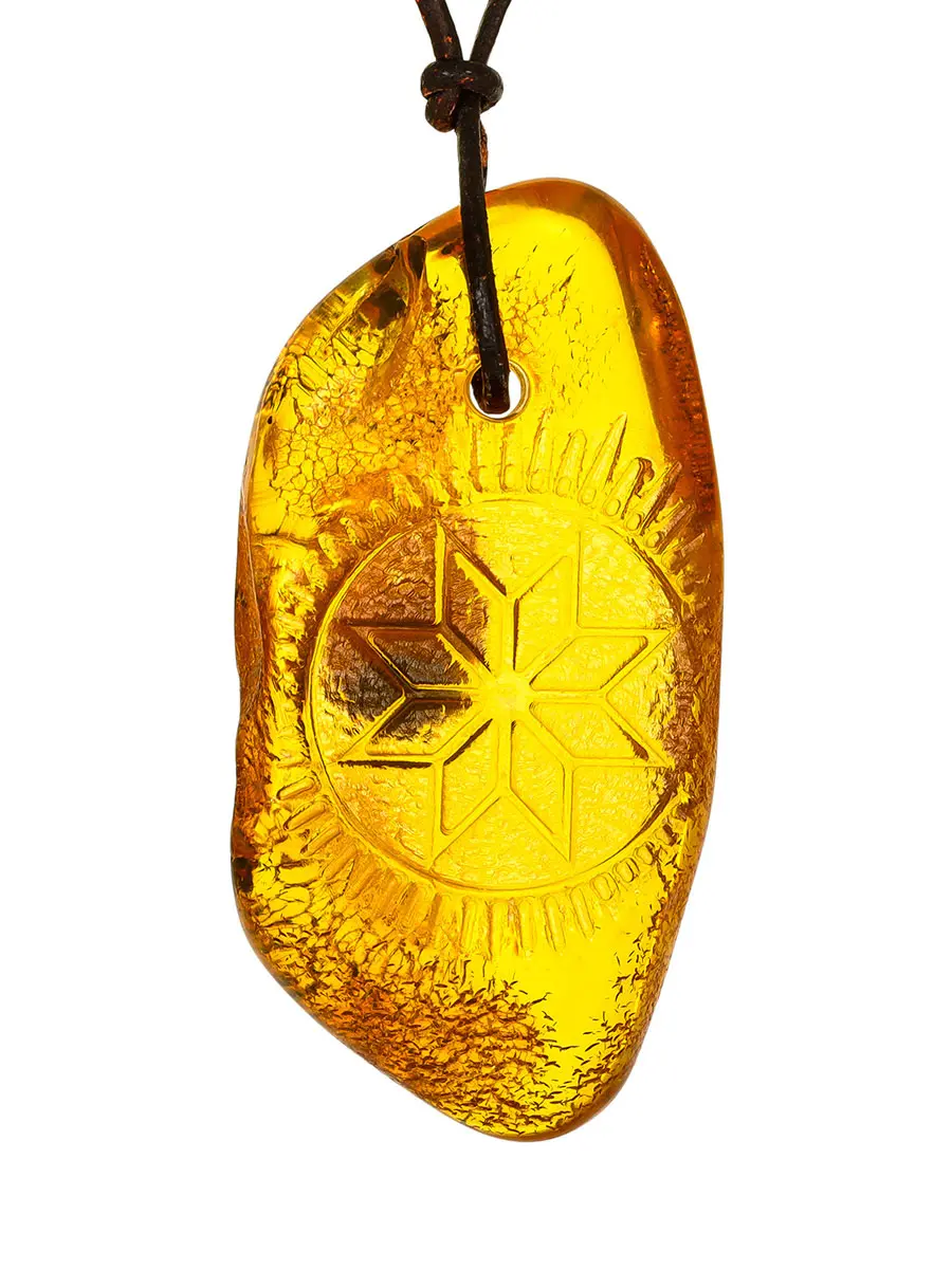 картинка Кулон-оберег из натурального цельного янтаря с резьбой «Алатырь» в онлайн магазине