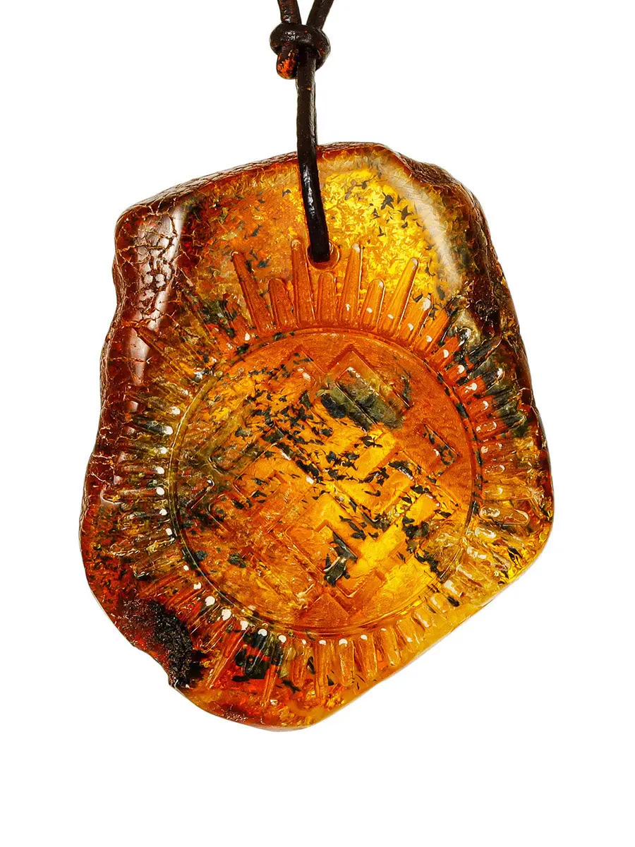 картинка Кулон с резьбой из натурального цельного янтаря «Оберег Сварожич» в онлайн магазине