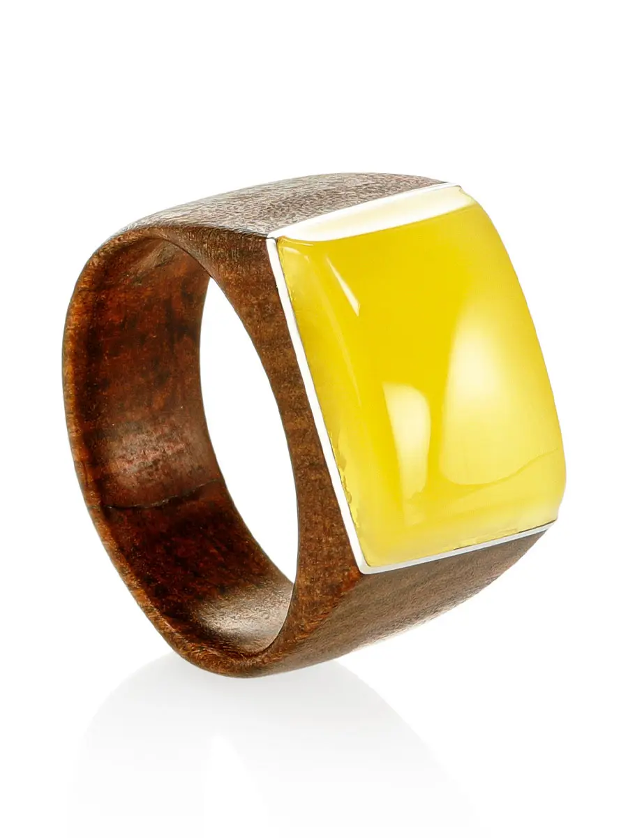 картинка Этническое кольцо из дерева и натурального балтийского янтаря «Индонезия» в онлайн магазине