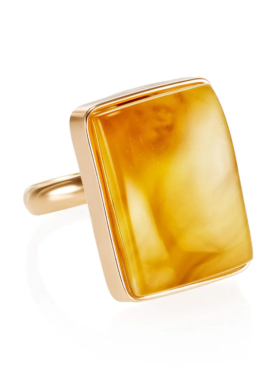 картинка Стильное кольцо из янтаря медового цвета в онлайн магазине