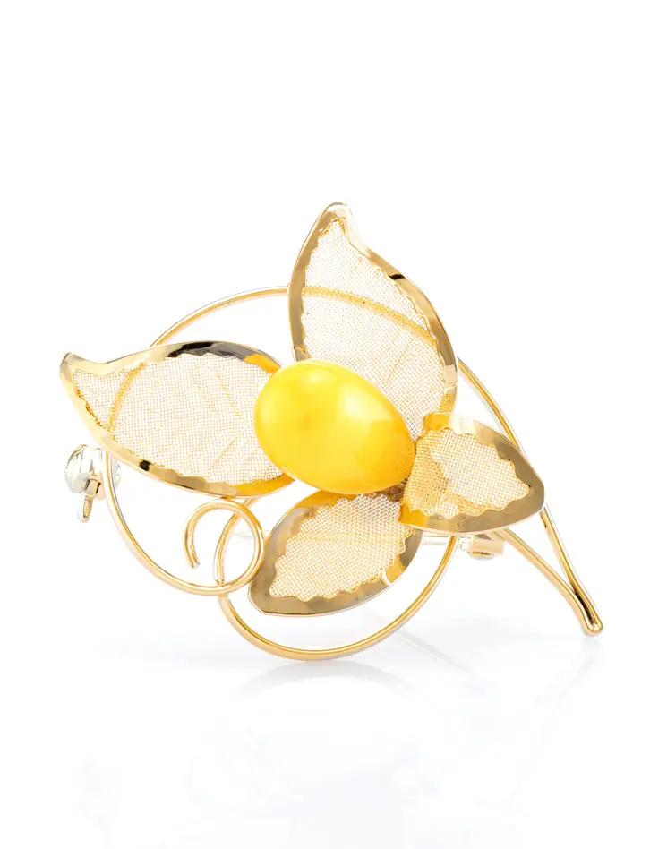 картинка Небольшая нежная брошь в позолоте, украшенная медовым янтарём Beoluna в онлайн магазине