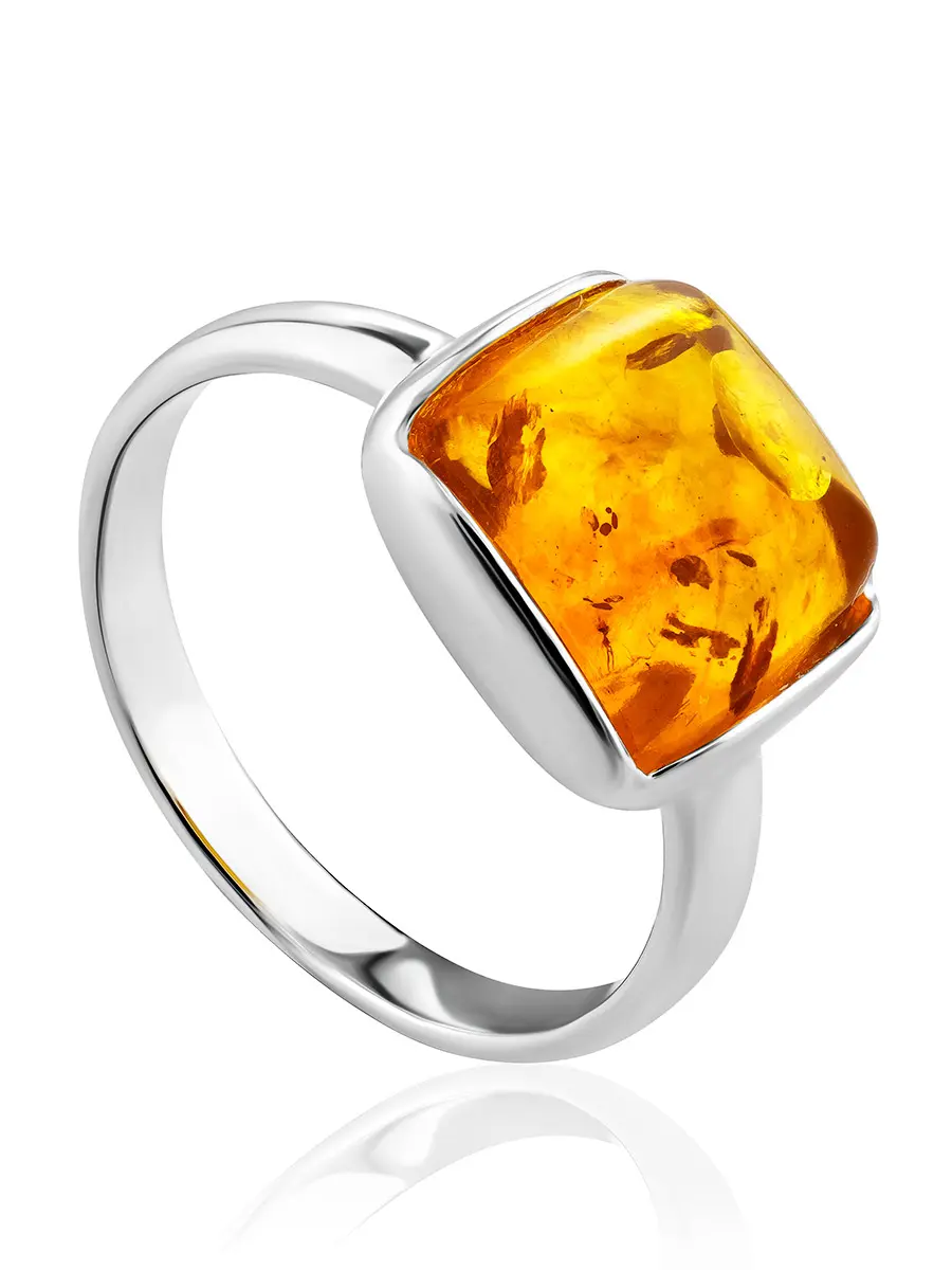 картинка Небольшое лаконичное кольцо из серебра и золотистого янтаря «Копенгаген» в онлайн магазине