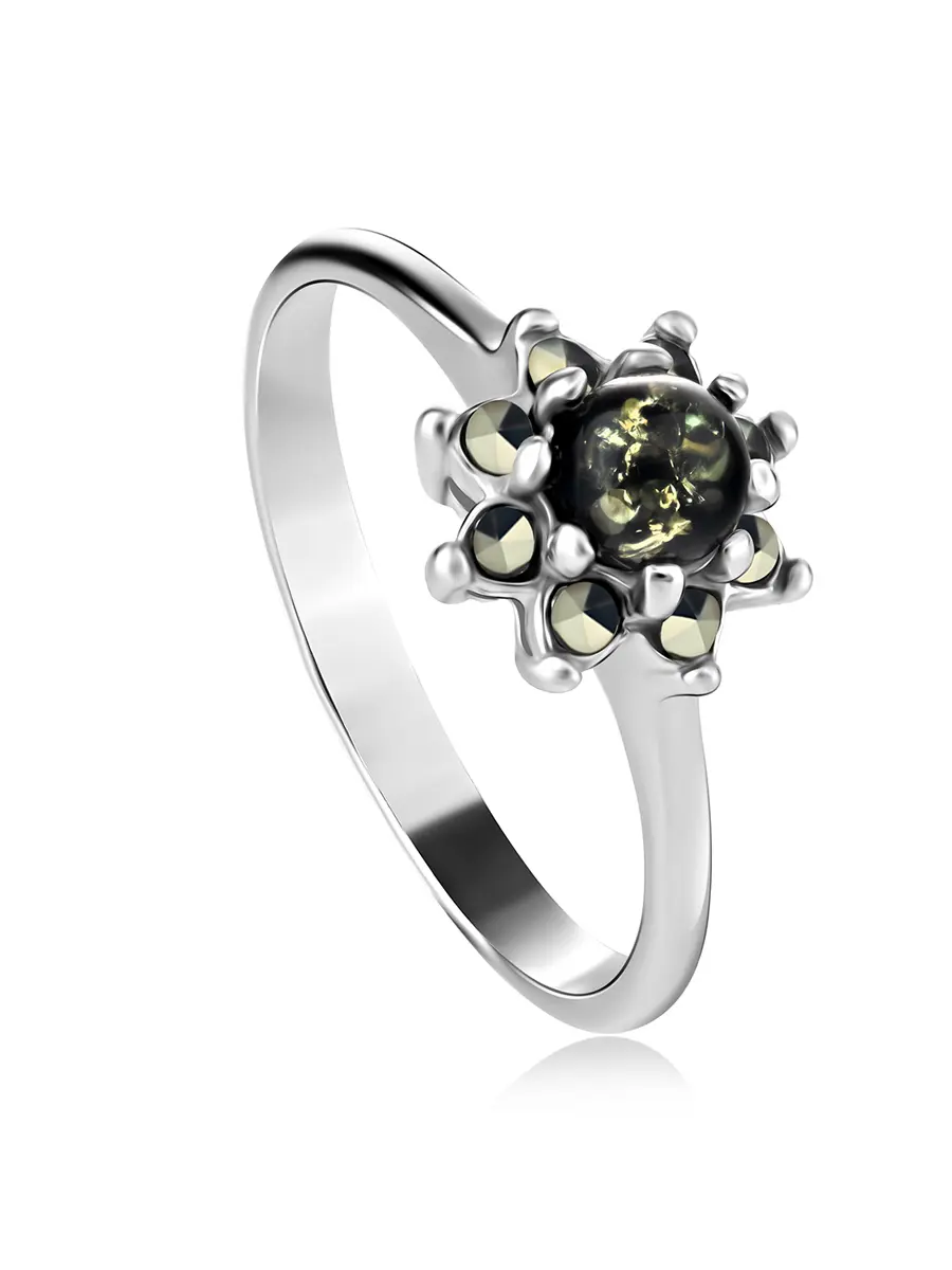 картинка Тонкое лёгкое кольцо с янтарём зелёного цвета и марказитами «Эйфория» в онлайн магазине