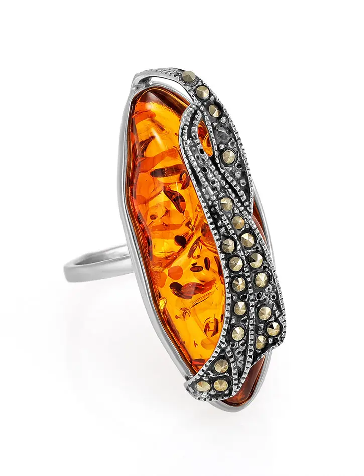 картинка Удлинённое серебряное кольцо Colorado с цельным янтарём и марказитами в онлайн магазине