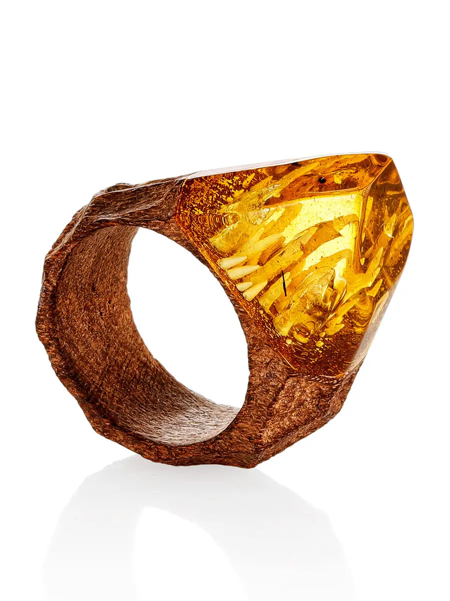 картинка Необычное кольцо «Индонезия» из дерева и натурального лимонного янтаря в онлайн магазине