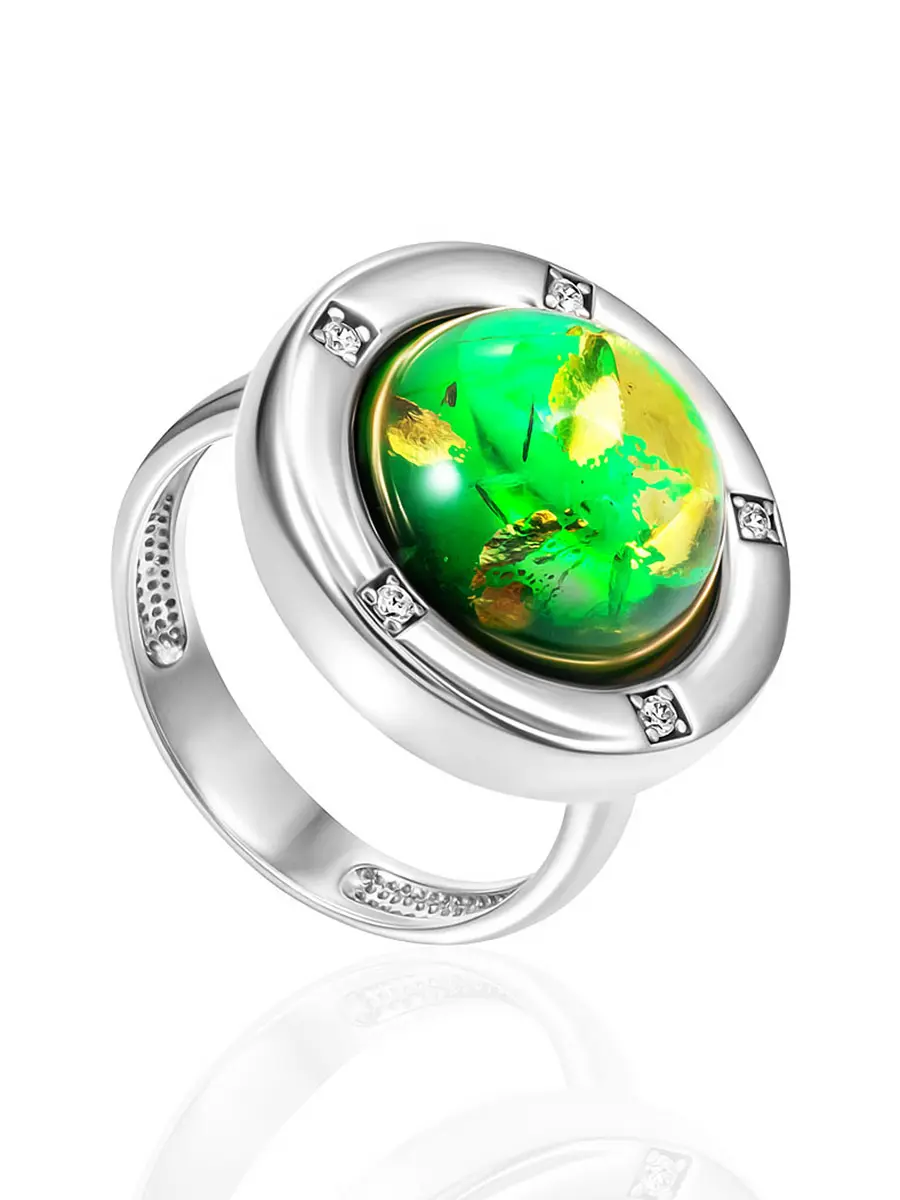 картинка Стильное кольцо «Ампир» с круглой янтарной вставкой изумрудного цвета в онлайн магазине