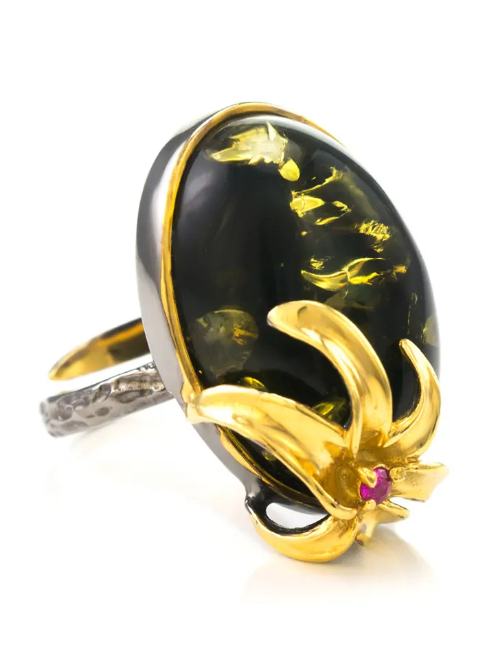 картинка Роскошное кольцо из натурального янтаря в чернёном серебре с позолотой «Версаль» в онлайн магазине
