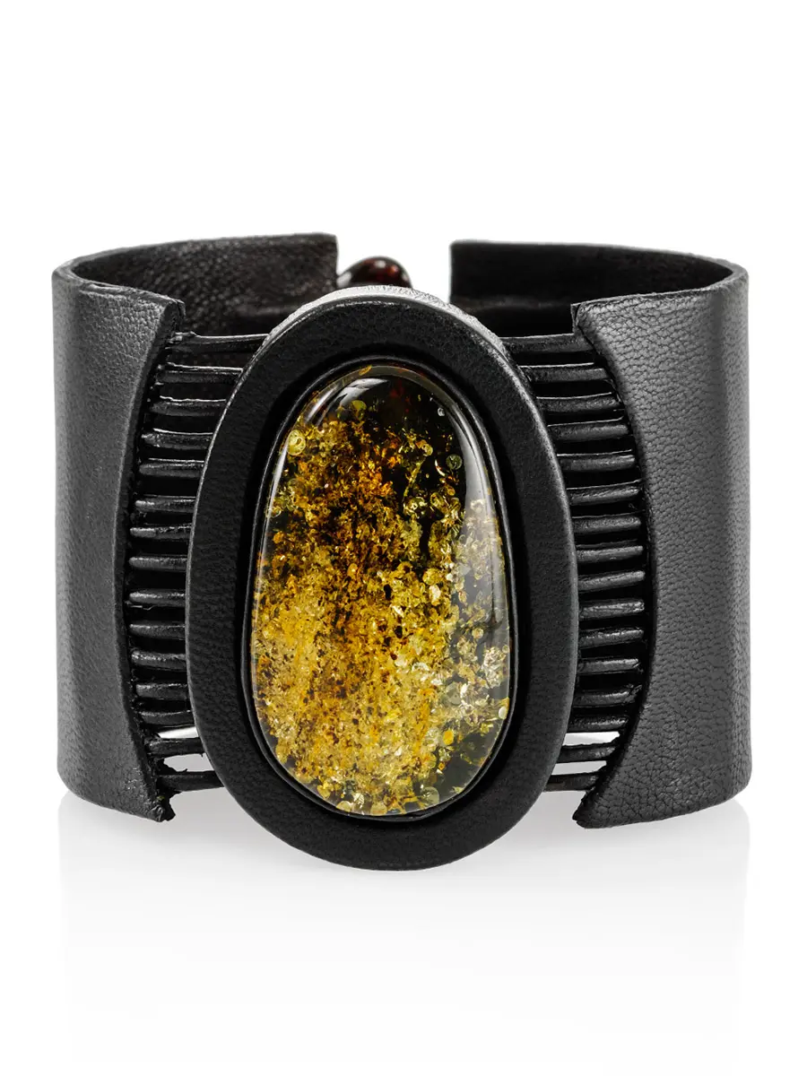 картинка Браслет-манжета из натуральной кожи и зелёного янтаря «Амазонка» в онлайн магазине