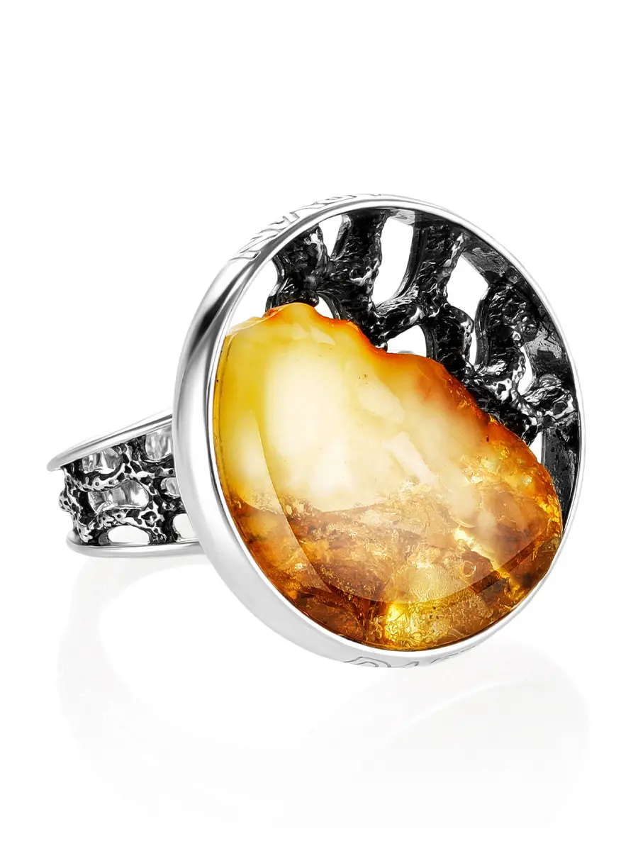 картинка Серебряное кольцо «Модерн» круглой формы, украшенное натуральным янтарём в онлайн магазине