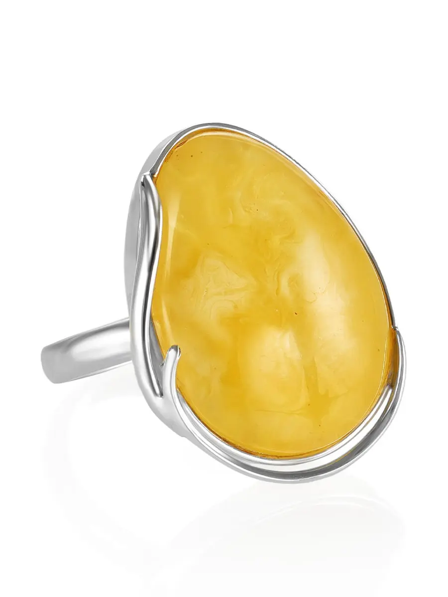 картинка Серебряное кольцо с крупной вставкой из натурального насыщенного медового янтаря «Маньяна» в онлайн магазине