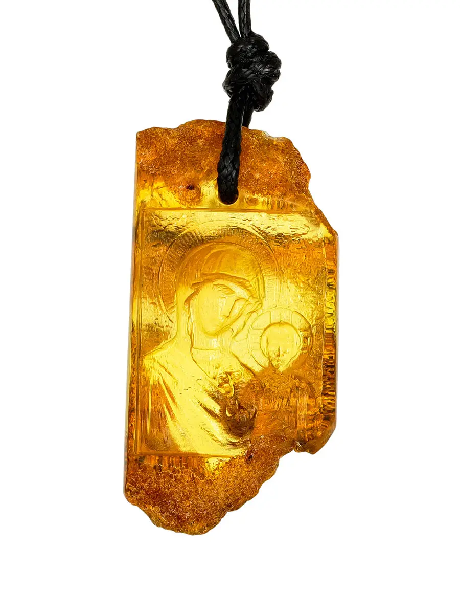картинка Резная иконка-подвеска из натурального балтийского янтаря «Казанская Богоматерь» в онлайн магазине